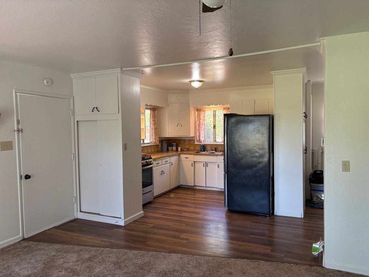 5703 Chapel Dr - Photo 3 of 19
