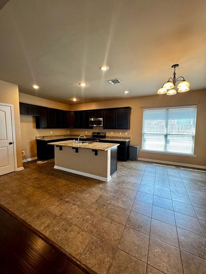 8624 Abertay Ave - Photo 4 of 26