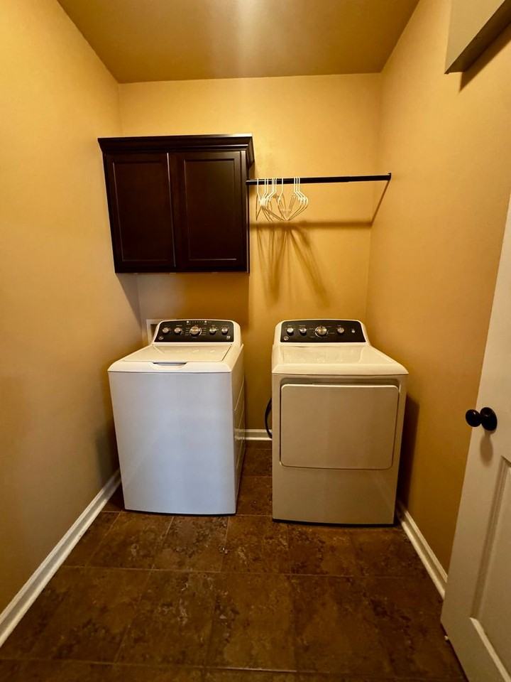 8624 Abertay Ave - Photo 5 of 26
