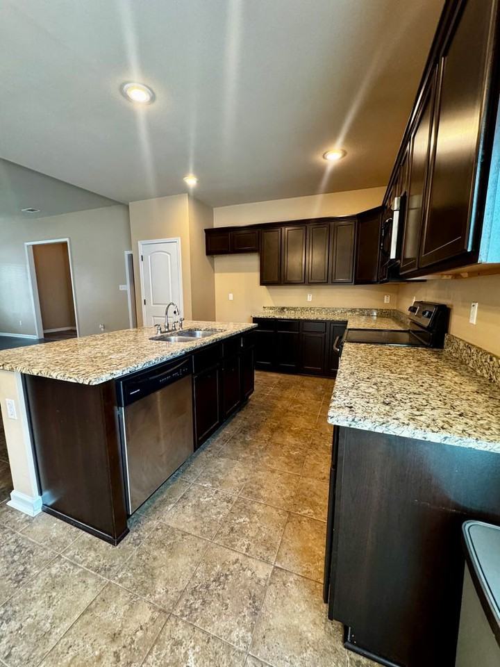 8624 Abertay Ave - Photo 6 of 26