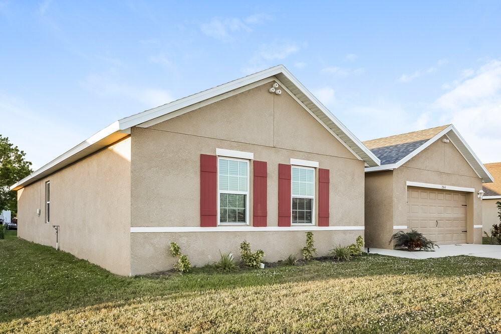 2564 Surfside Blvd - Photo 3 of 16