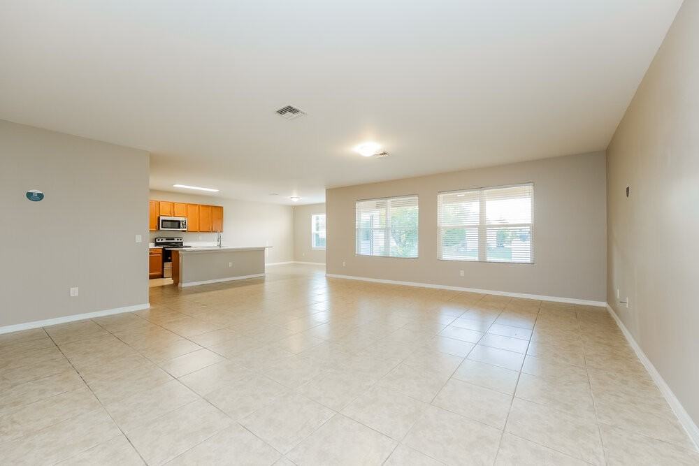 2564 Surfside Blvd - Photo 4 of 16