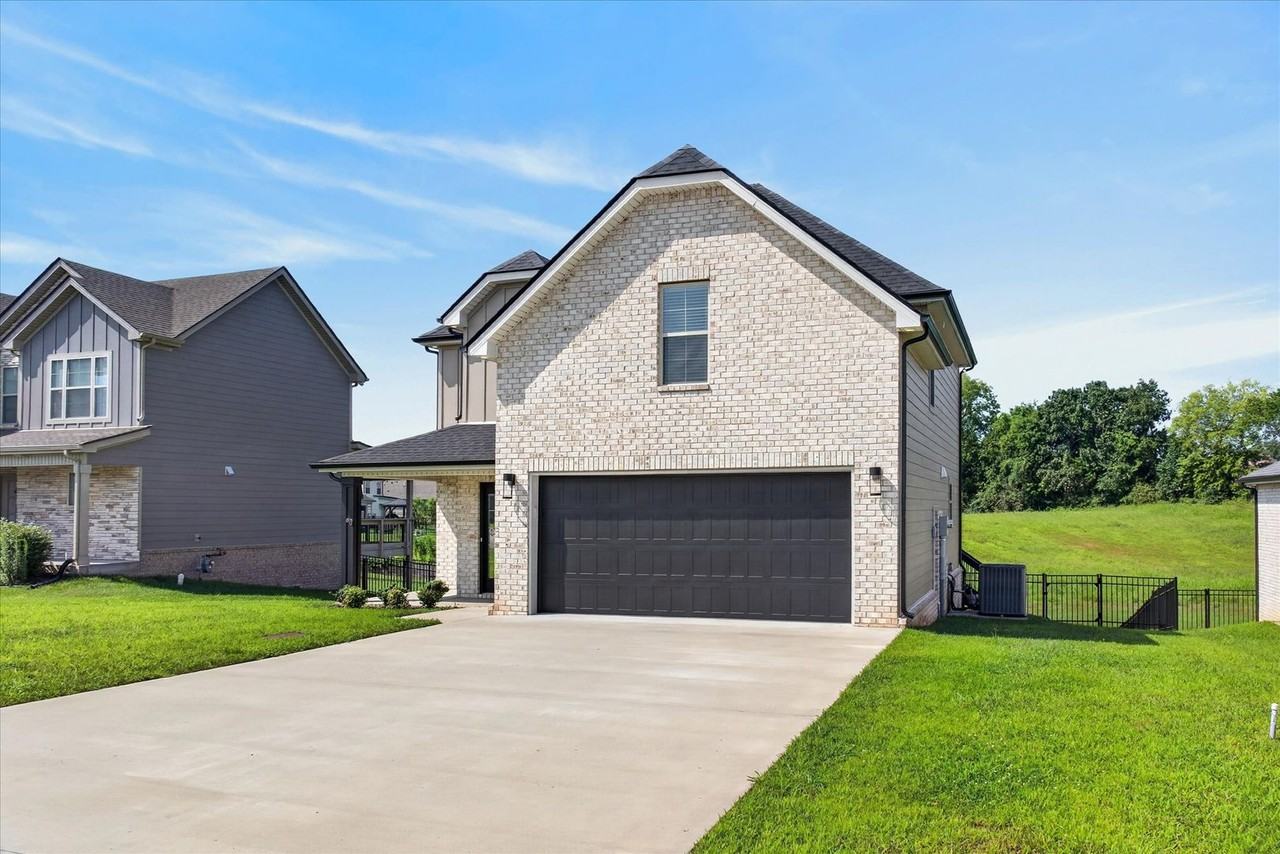 393 Frontier Dr - Photo 3 of 47