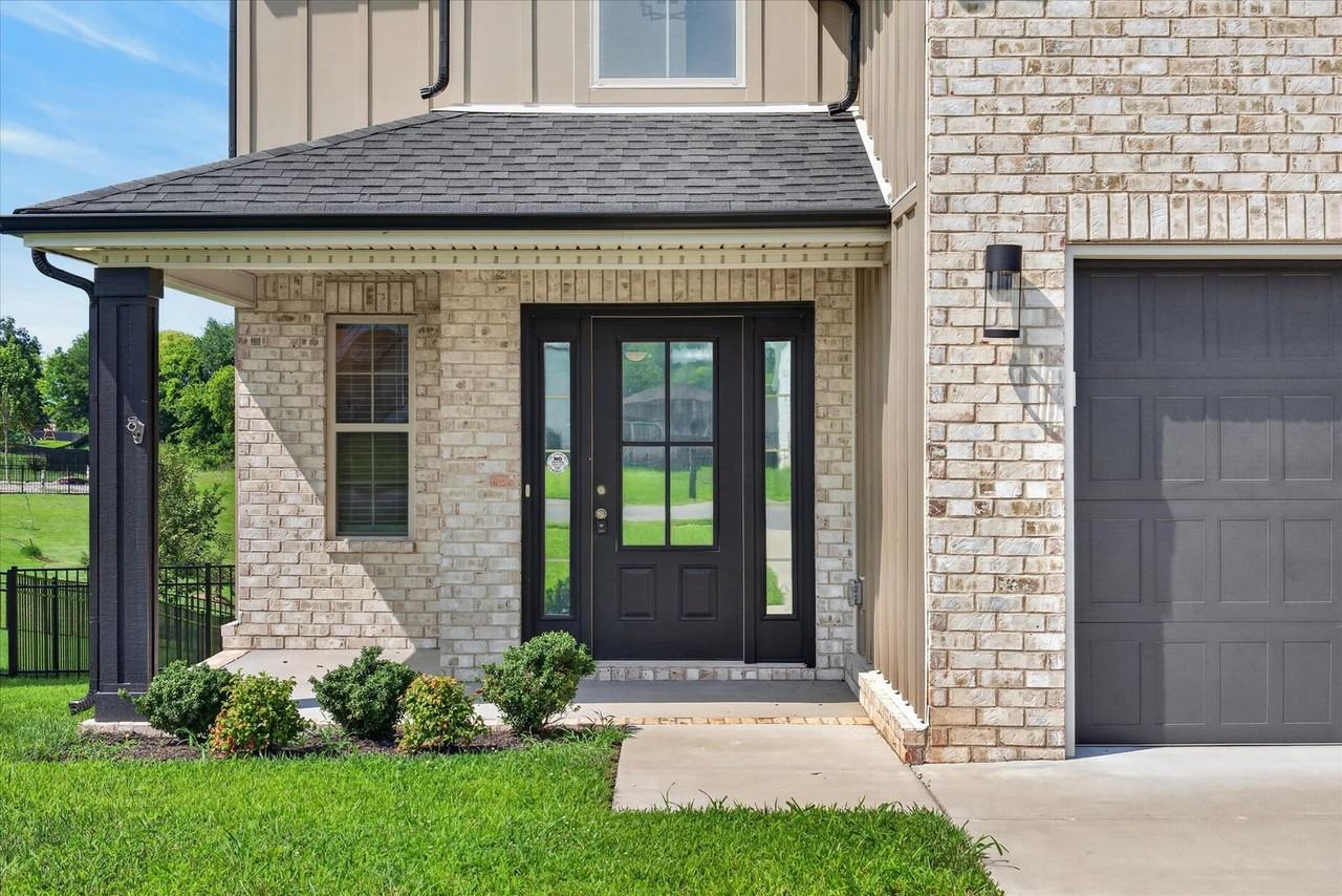 393 Frontier Dr - Photo 4 of 47