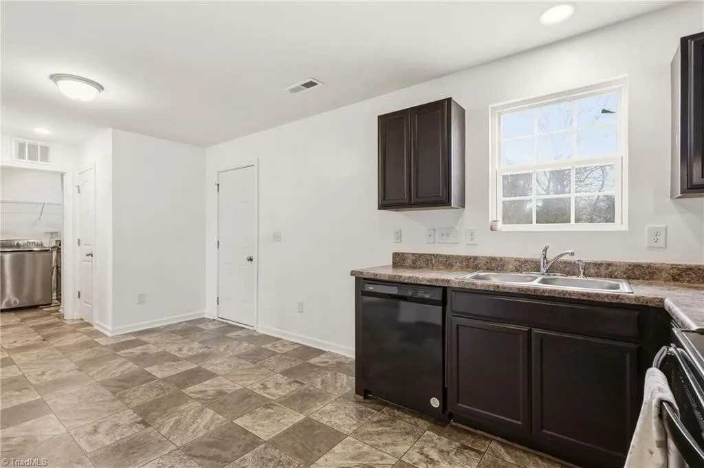 1715 Ransom Trace Ct - Photo 7 of 42