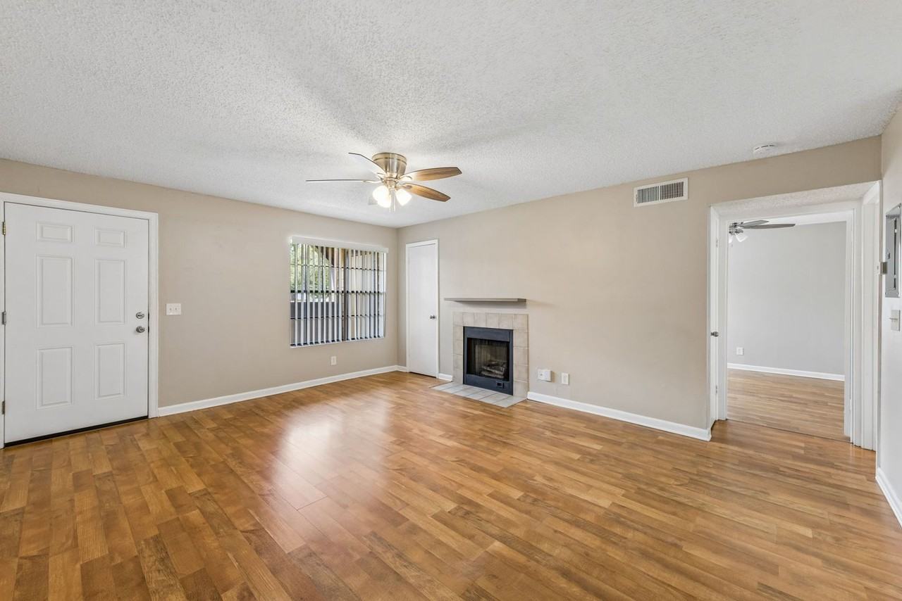 380 Lakepointe Dr #201 - Photo 6 of 30
