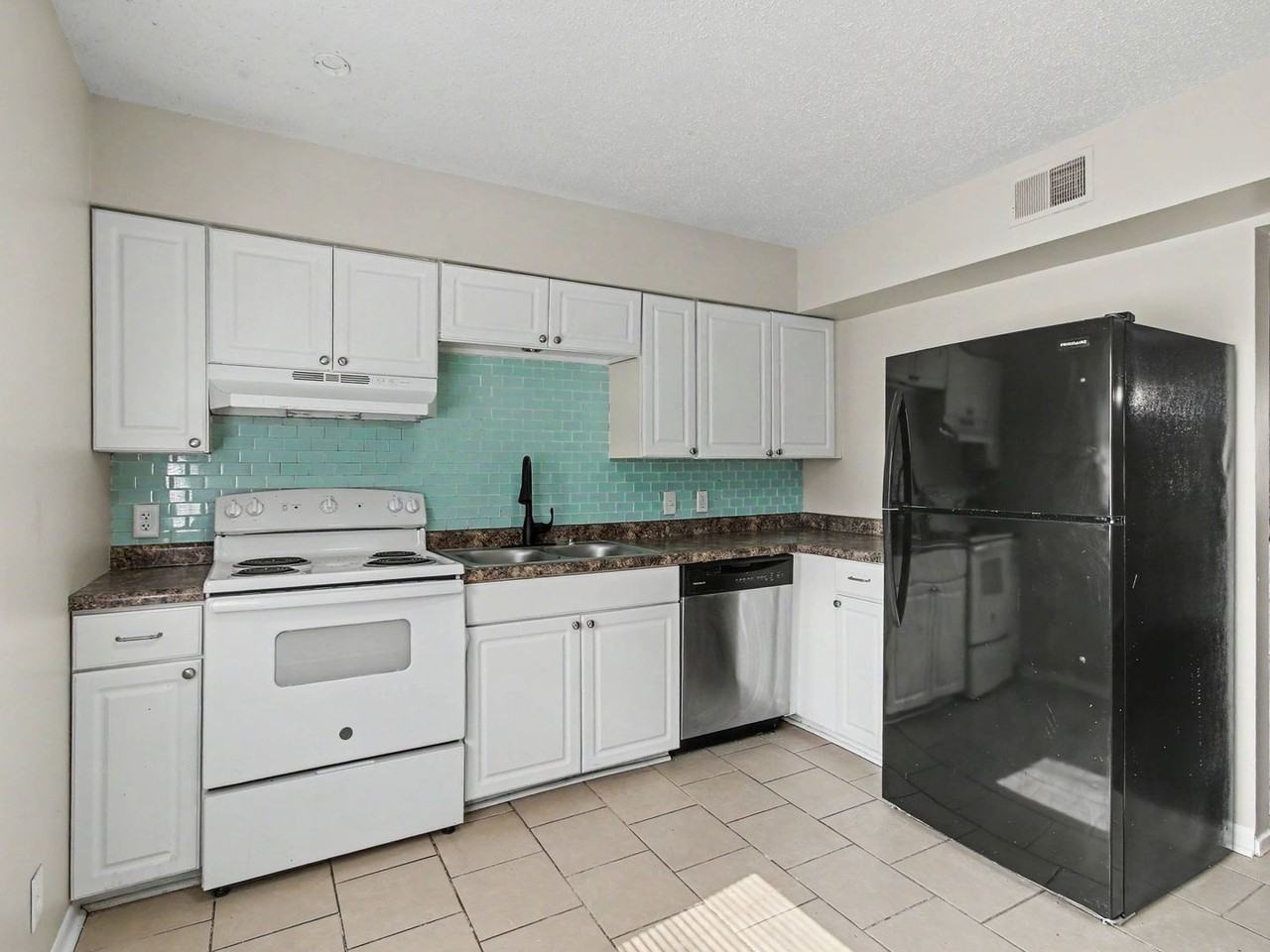 1130 S 31st Street - Photo 4 of 35