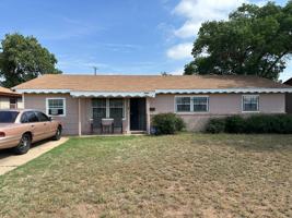 featured image of 3423 E Baylor St