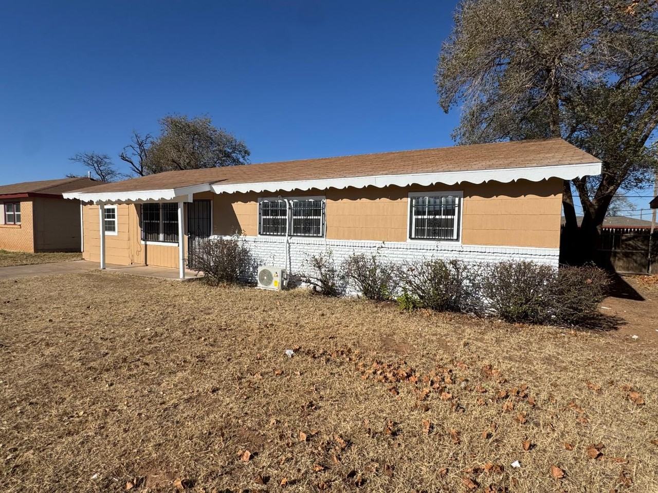 3423 E Baylor St - Photo 2 of 2