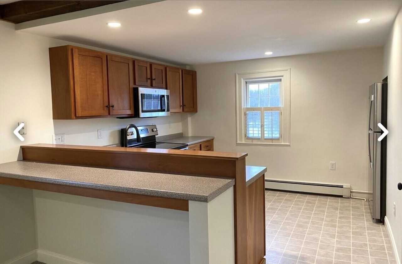 94 Portsmouth Ave - Photo 6 of 11