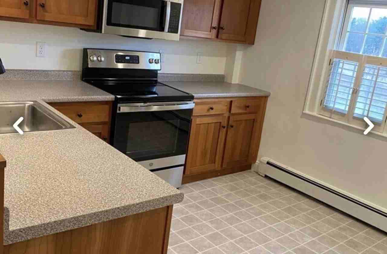 94 Portsmouth Ave - Photo 7 of 11