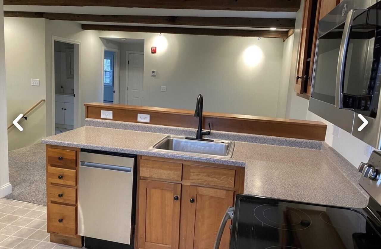 94 Portsmouth Ave - Photo 7 of 11