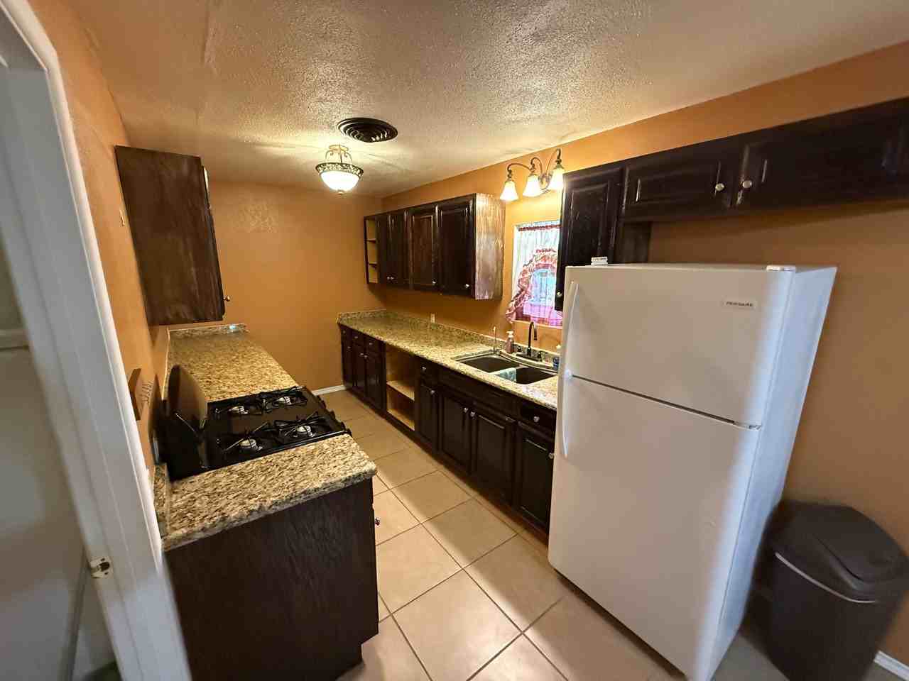 4736 Wilshire Dr - Photo 7 of 20