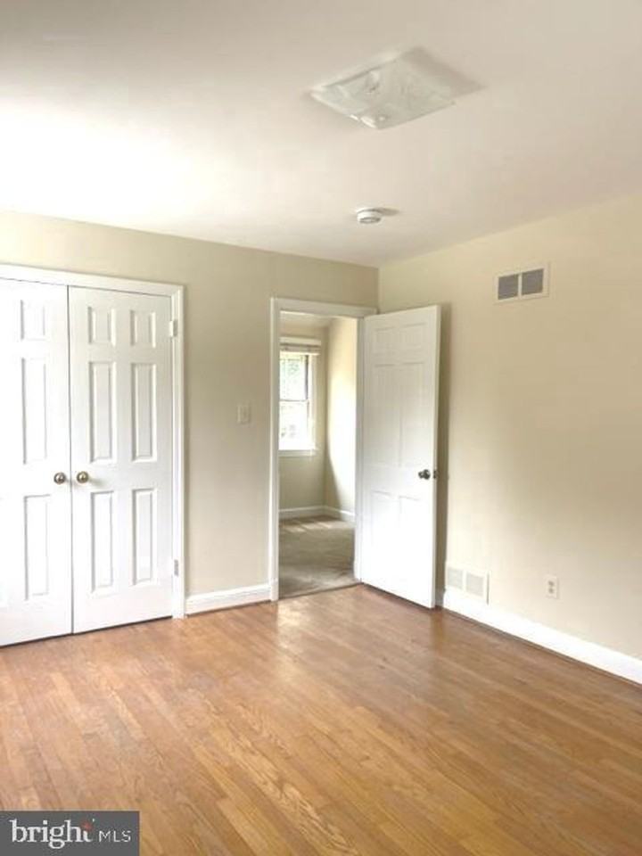 4408 Glenridge St - Photo 3 of 29