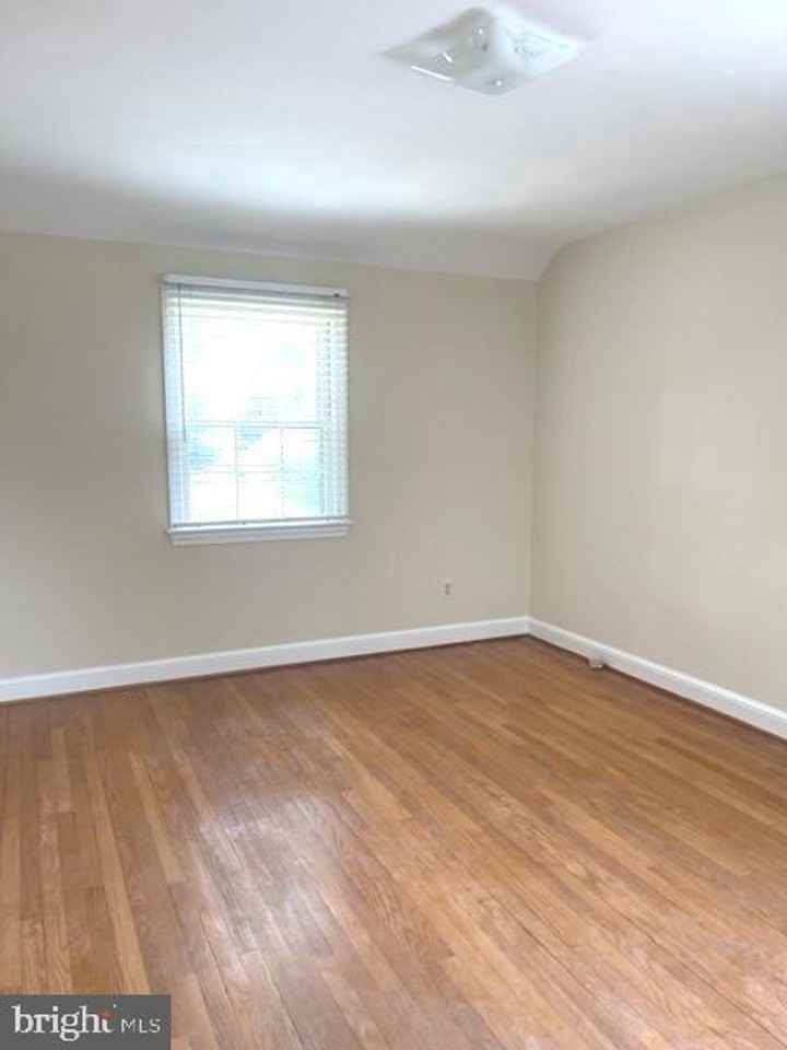 4408 Glenridge St - Photo 4 of 29
