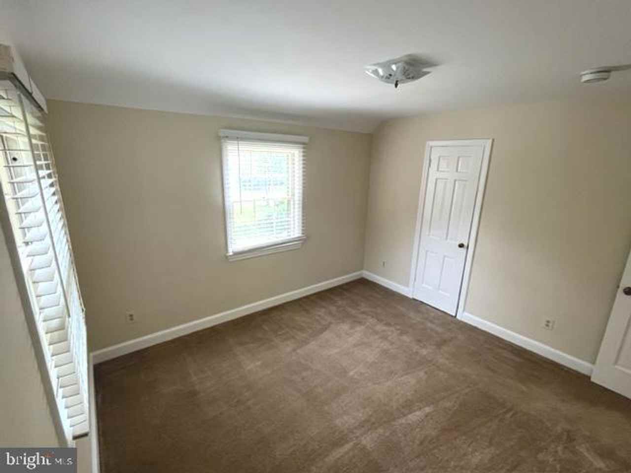 4408 Glenridge St - Photo 7 of 29