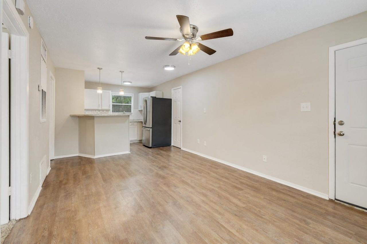 1512 Broadmoor Drive - Photo 3 of 10