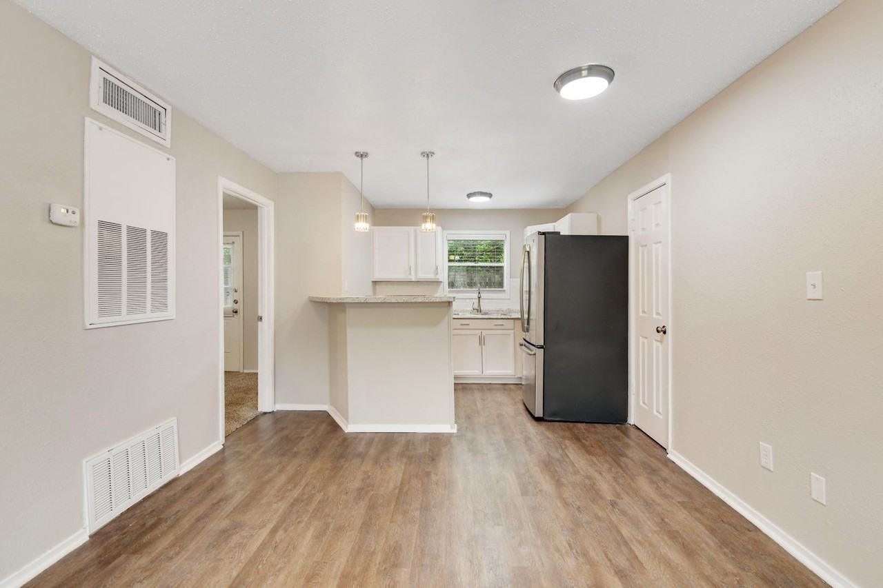 1512 Broadmoor Drive - Photo 4 of 10