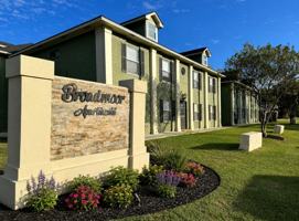 featured image of 1518 Broadmoor Dr