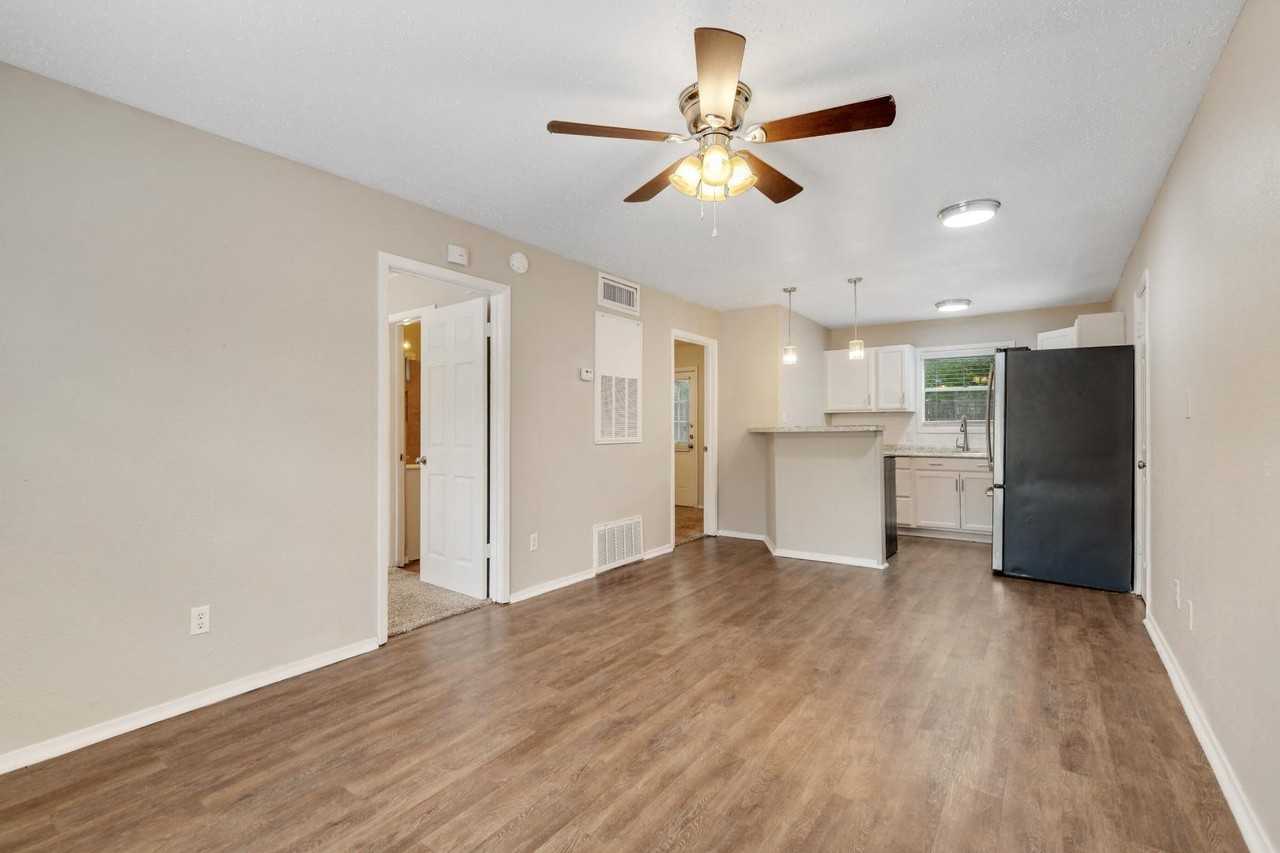 1518 Broadmoor Drive - Photo 5 of 10
