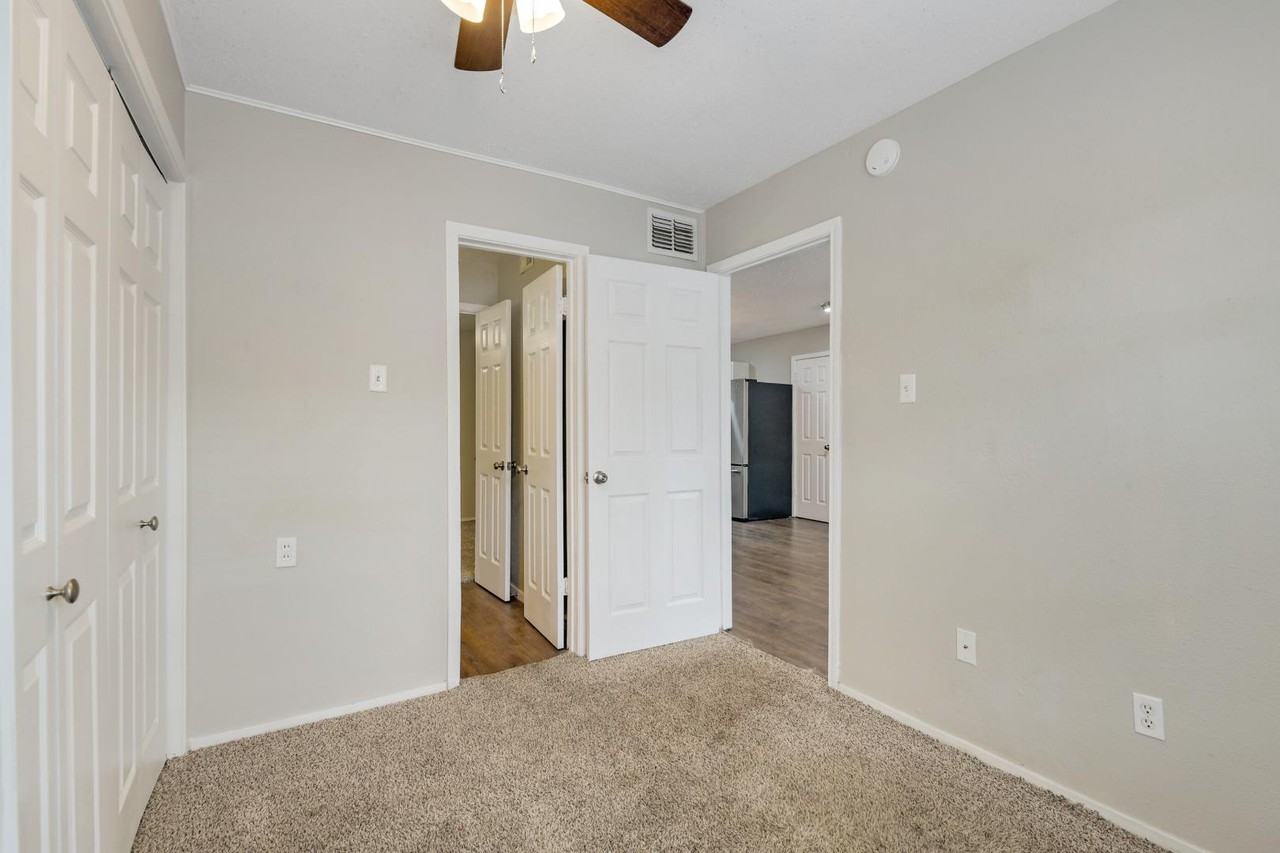 1518 Broadmoor Drive - Photo 7 of 10