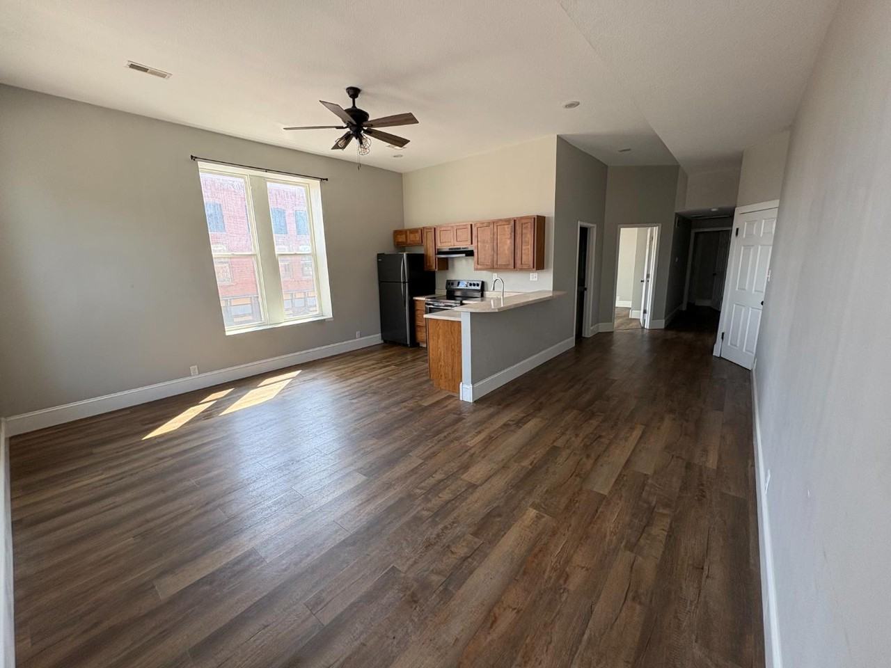 124 E Morrison St - Photo 3 of 8