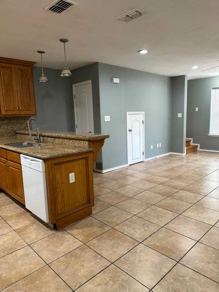 413 South 49th Street - Photo 4 of 9