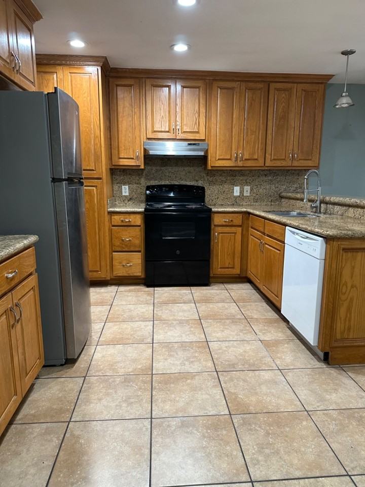 413 South 49th Street - Photo 6 of 9