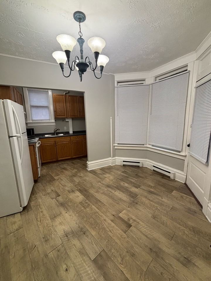 610 N 2nd St #3 - Photo 4 of 11