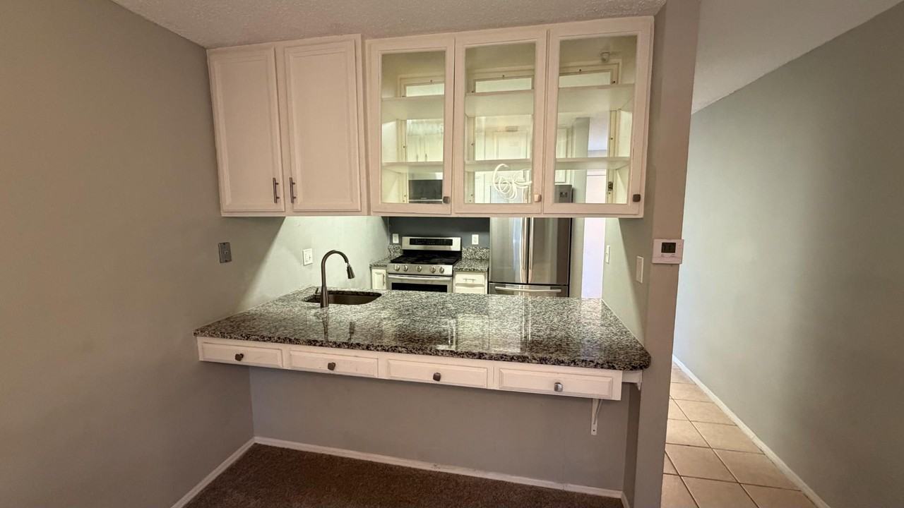 252 Glandore Dr - Photo 4 of 20