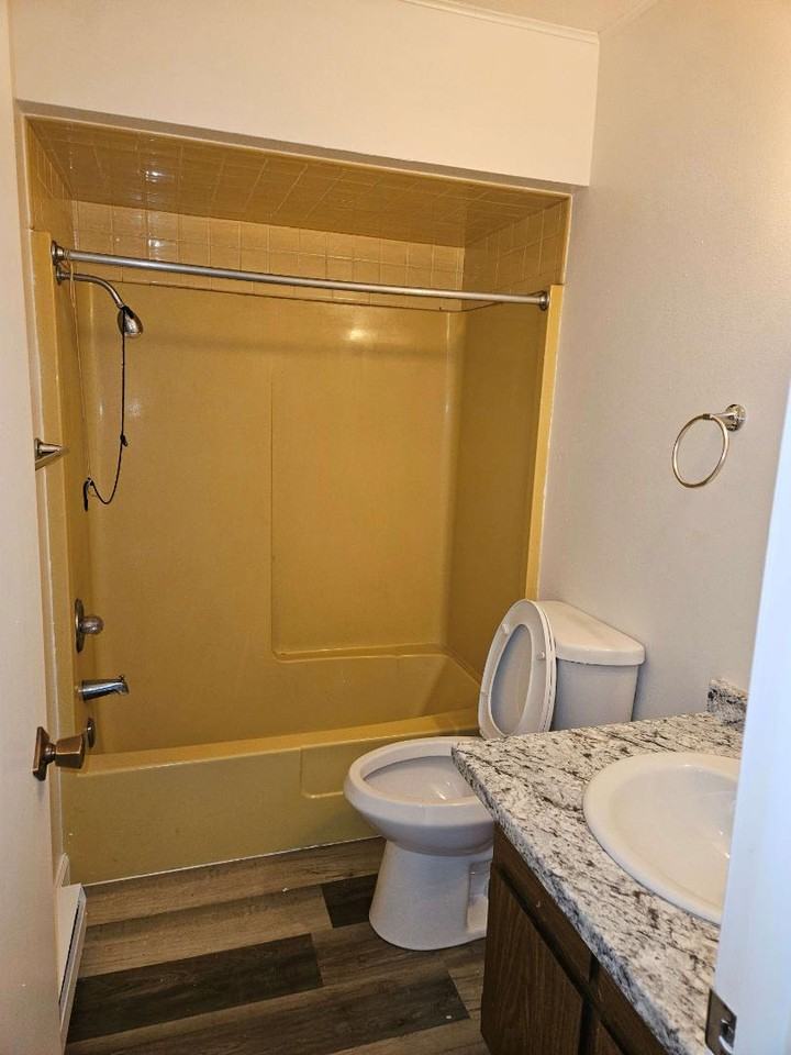 555 W High St - Photo 4 of 6