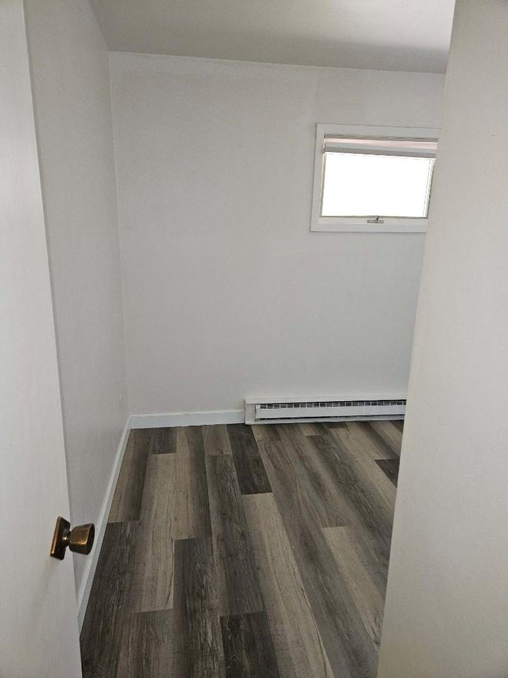 555 W High St - Photo 5 of 6