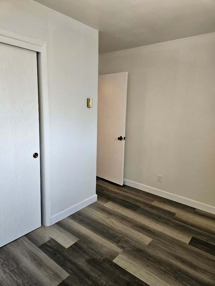 555 W High St - Photo 6 of 6