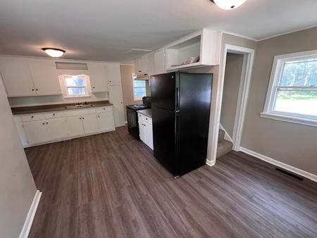 312 Bryant Ave Se - Photo 4 of 15