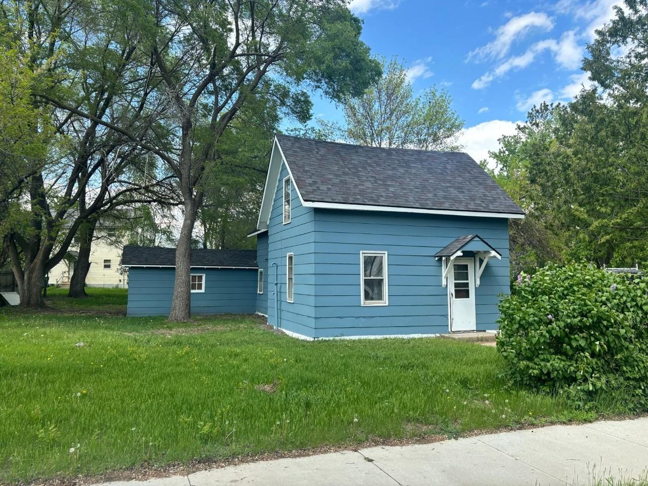 312 Bryant Ave Se - Photo 5 of 15