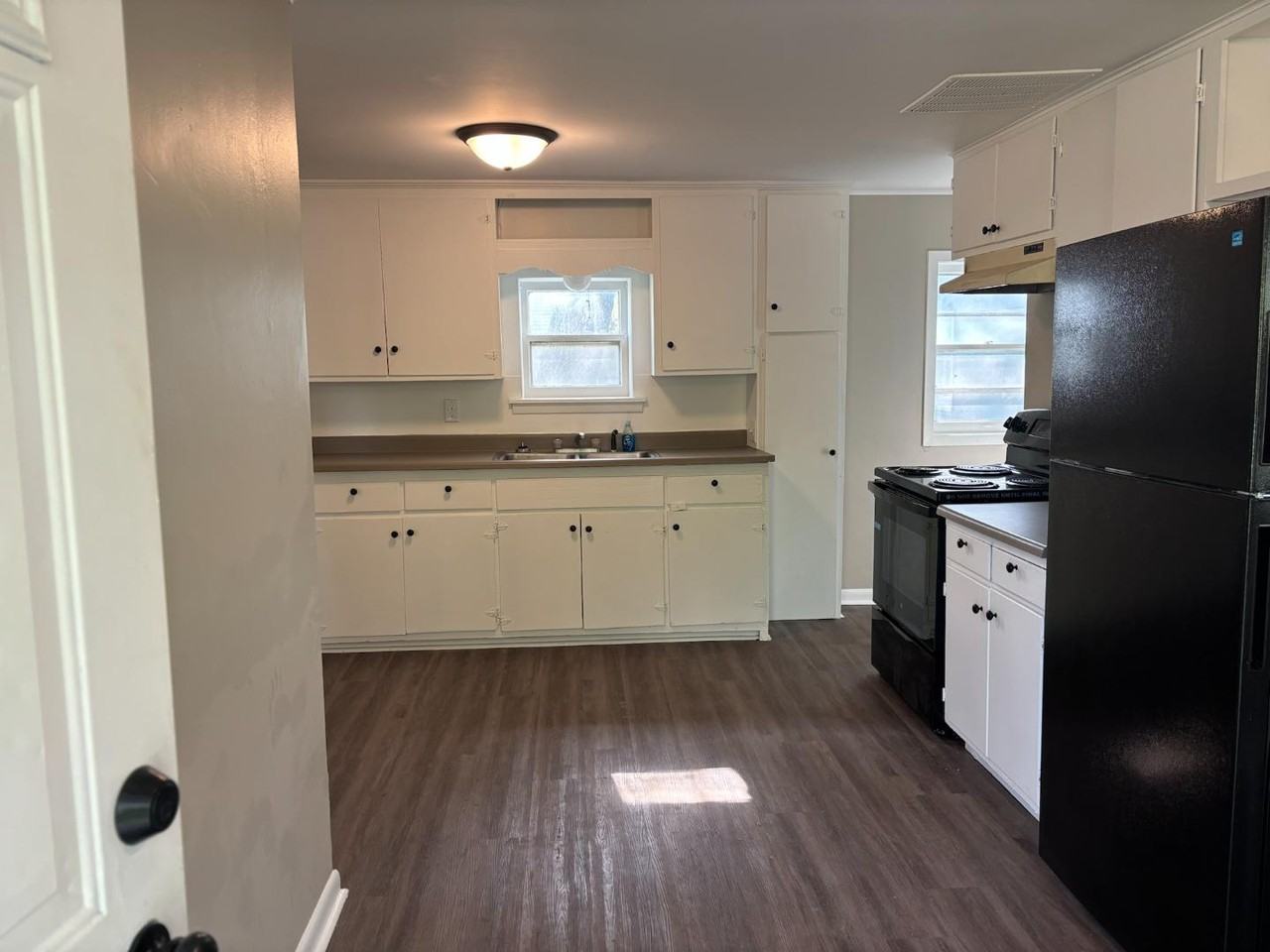 312 Bryant Ave Se - Photo 6 of 15