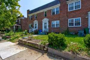 featured image of 730 E Madison St #1