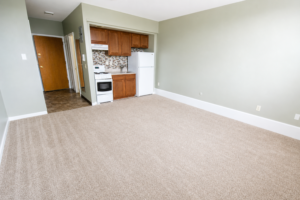 4651 CENTRE AVEAPT 36 #36 - Photo 2 of 7