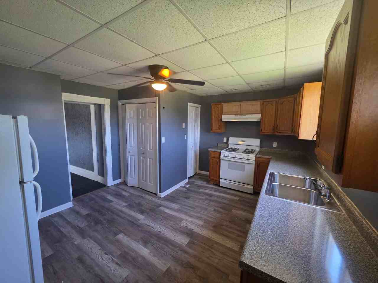 1703 Bailie Ave - Photo 2 of 40