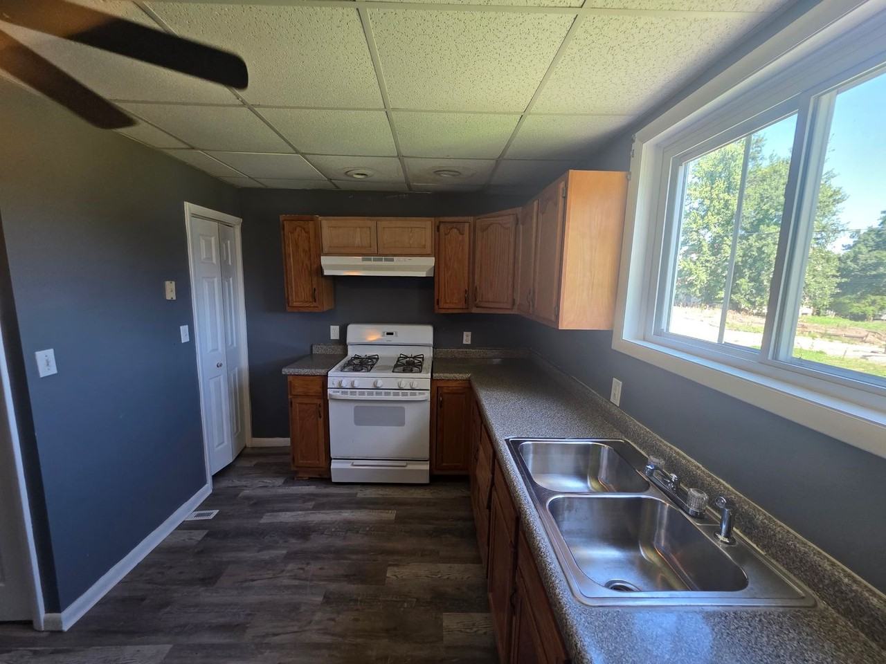 1703 Bailie Ave - Photo 3 of 40