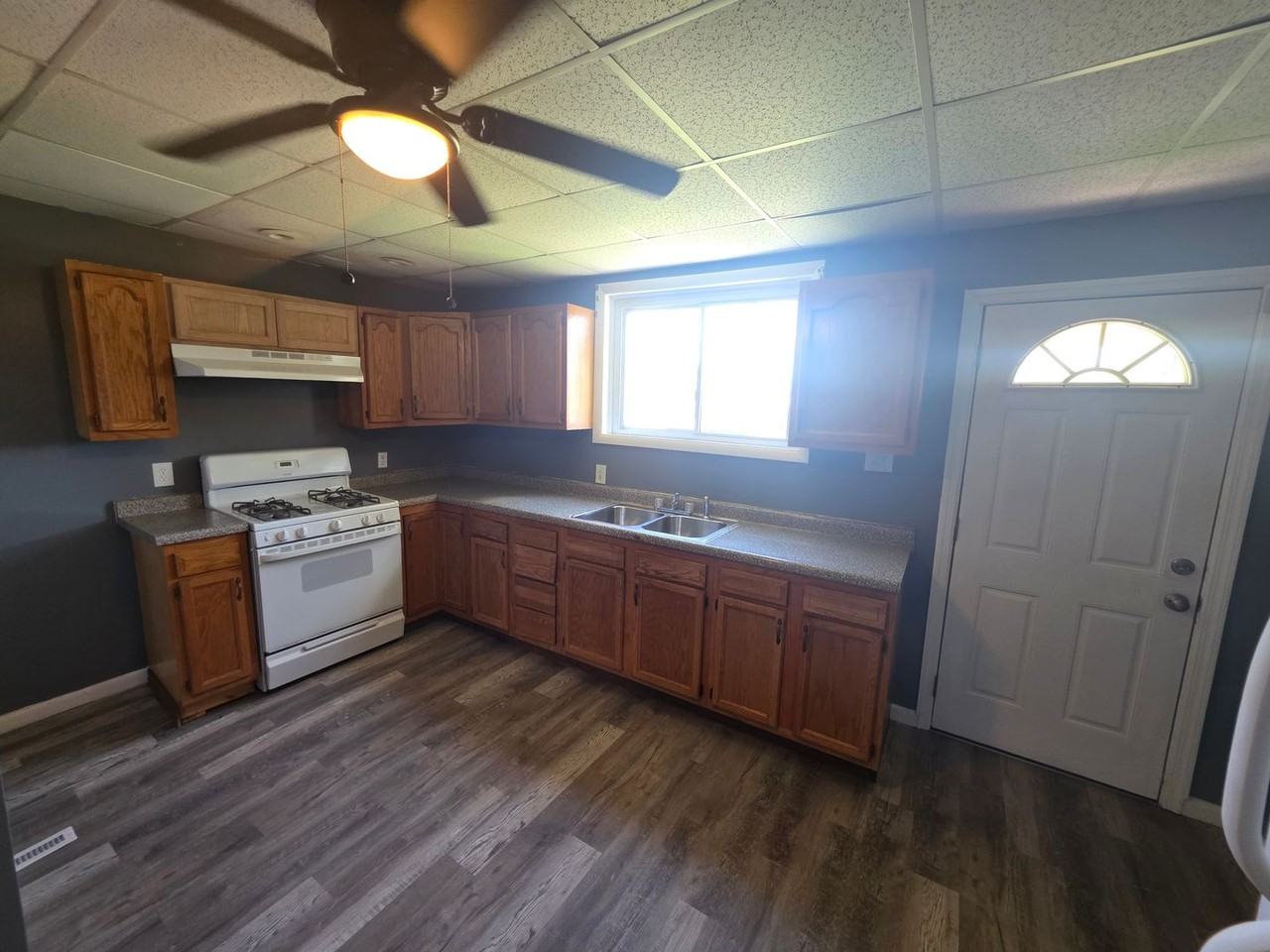 1703 Bailie Ave - Photo 4 of 40