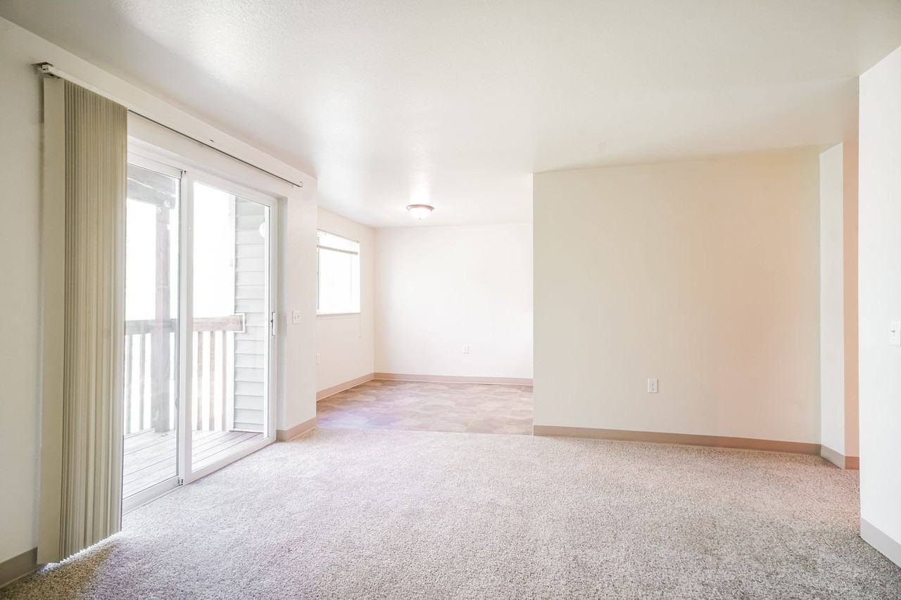 Crystal Lake Apartments - Photo 3 of 44