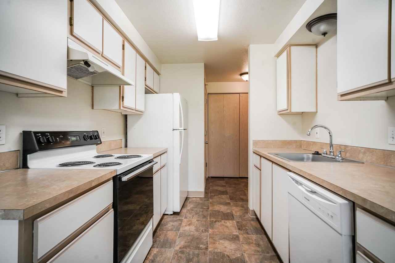 Crystal Lake Apartments - Photo 7 of 44
