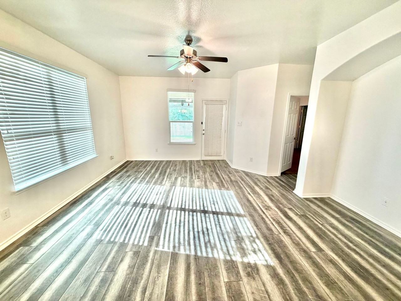 3418 Lorne Dr - Photo 3 of 33