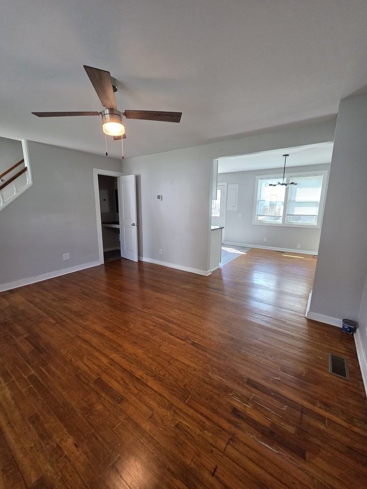 705 W 2nd Ave - Photo 4 of 10