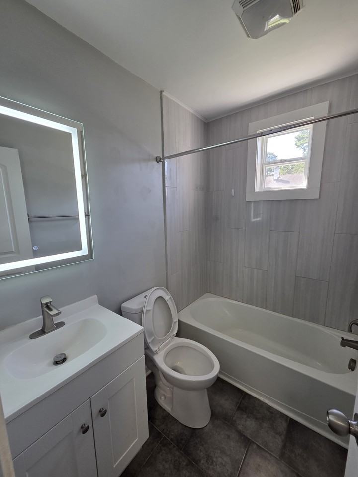 705 W 2nd Ave - Photo 6 of 10