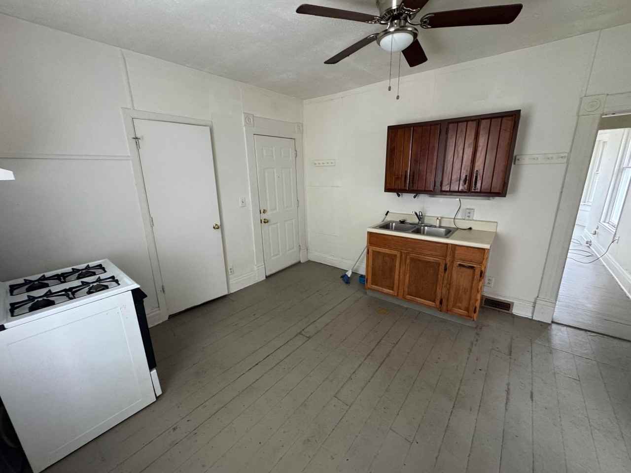 707 W High St #4 - Photo 3 of 5
