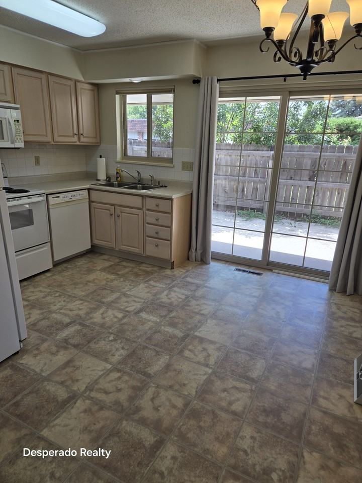 414 E Thunderbird Dr #1 - Photo 3 of 15
