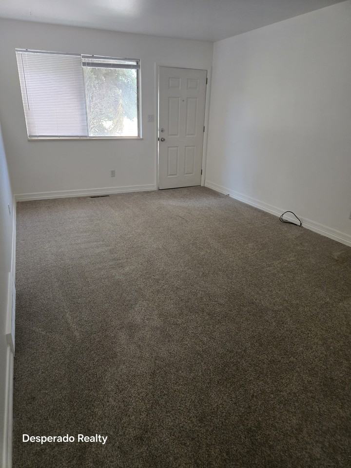1714 Larch St #1 - Photo 4 of 13