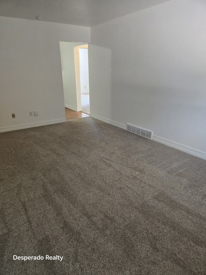 1714 Larch St #1 - Photo 5 of 13